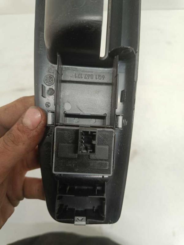 BOUTON LEVE VITRE VW POLO 9N ( 2VITRES ) - Vue 2